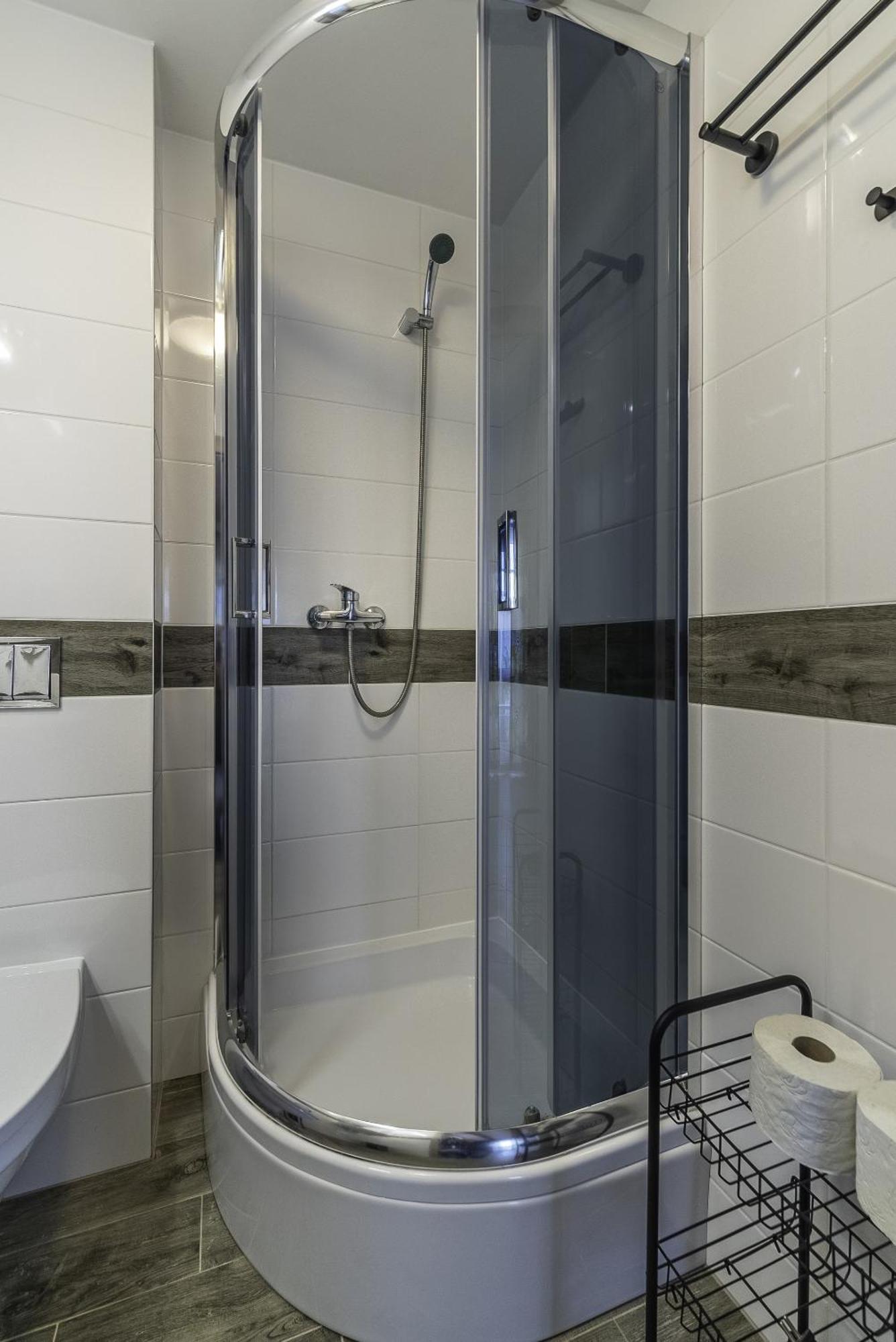 Frajda Domki - Apartamenty 6-Osobowe - Salon I Dwie Sypialnie Oraz Studia 4-Osobowe - Pokoj Z Aneksem Kuchennym Rewal Buitenkant foto