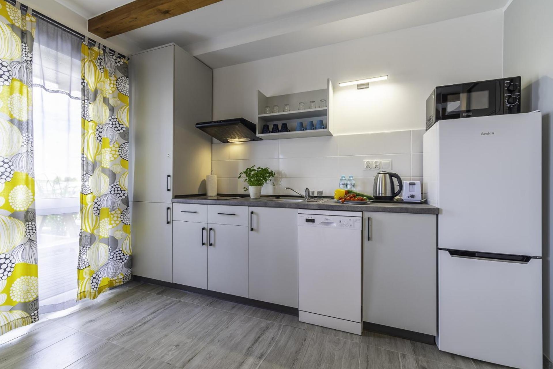 Frajda Domki - Apartamenty 6-Osobowe - Salon I Dwie Sypialnie Oraz Studia 4-Osobowe - Pokoj Z Aneksem Kuchennym Rewal Buitenkant foto