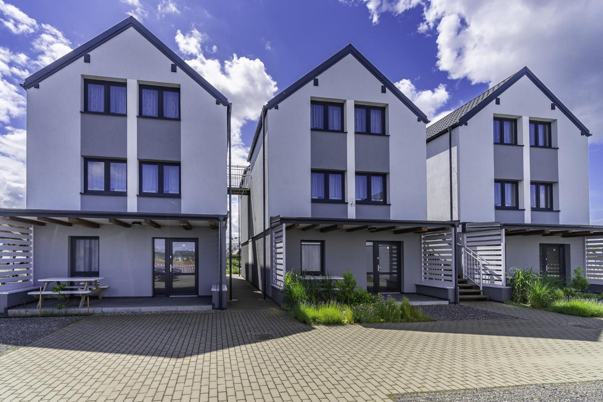Frajda Domki - Apartamenty 6-Osobowe - Salon I Dwie Sypialnie Oraz Studia 4-Osobowe - Pokoj Z Aneksem Kuchennym Rewal Buitenkant foto